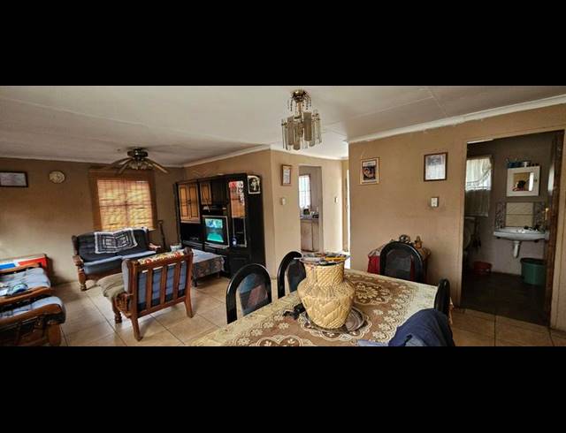 3 BEDROOM HOUSE FOR SALE IN LOTUS GARDENS